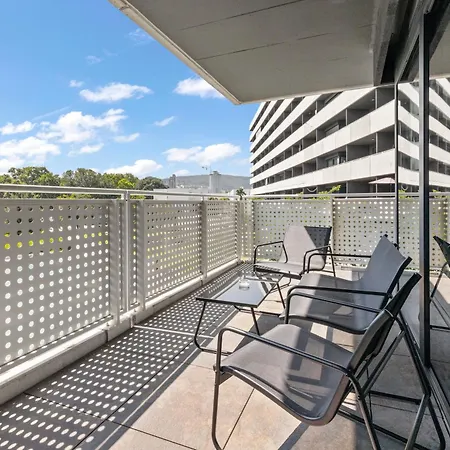 Lam Felidae - Ac - Balcony *