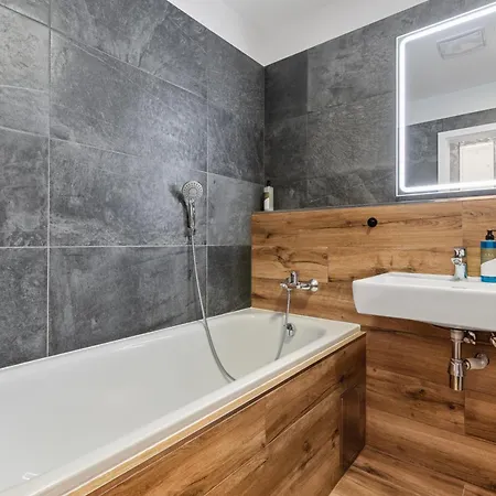 Lam Felidae - Ac - Balcony Appartement Bratislava